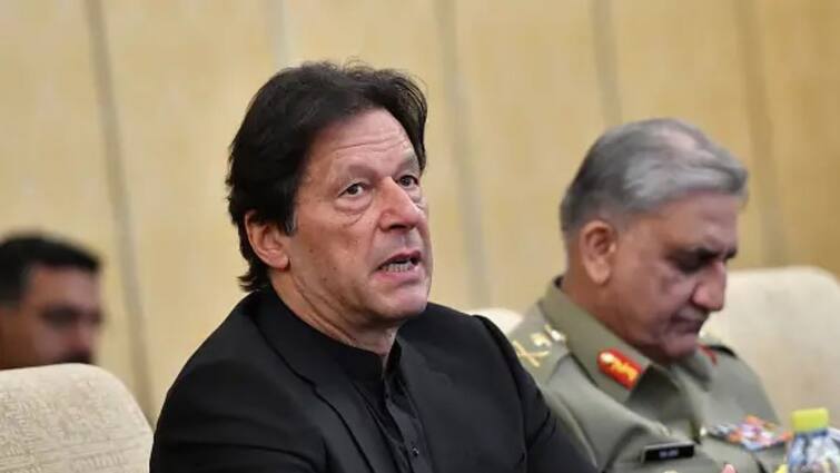 Imran Khan government orders monitoring of Pakistani lawmakers ahead of no-trust vote Opposition accused imran to plan attack on sindh house अविश्वास प्रस्ताव से डरे इमरान खान? पाकिस्तानी पीएम ने सांसदों की निगरानी का दिया आदेश