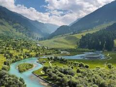 Jammu-Kashmir Tourist Places: कश्मीर घूमने का है प्लान तो इन घाटियों में जरूर घूमें