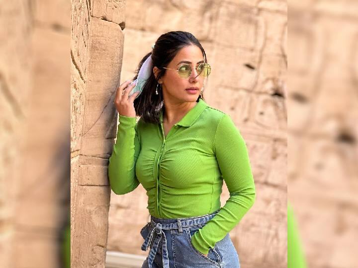 नुकतेच तिने आणखी एक खास फोटोशूट शेअर केले आहे. या फोटोंमध्ये हिनाची ग्लॅमरस स्टाईल चाहत्यांना खूप आवडली आहे