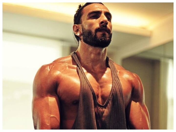 Ranveer Singhs Workout & Diet Plan If you want to get fit body like Ranveer Singh then follow his complete fitness routine Ranveer Singh’s Workout & Diet Plan: चाहते हैं रणवीर सिंह जैसी फिट बॉडी पाना तो फॉलो करें उनका पूरा फिटनेस रुटीन