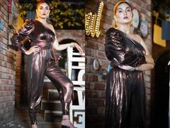 साड़ी छोड़ सपना चौधरी ने ऑफ शोल्डर जंपसूट में दिए स्टाइलिश पोज, फैंस बोले 'आप इन कपड़ों में ज्यादा अच्छी लगती हैं'