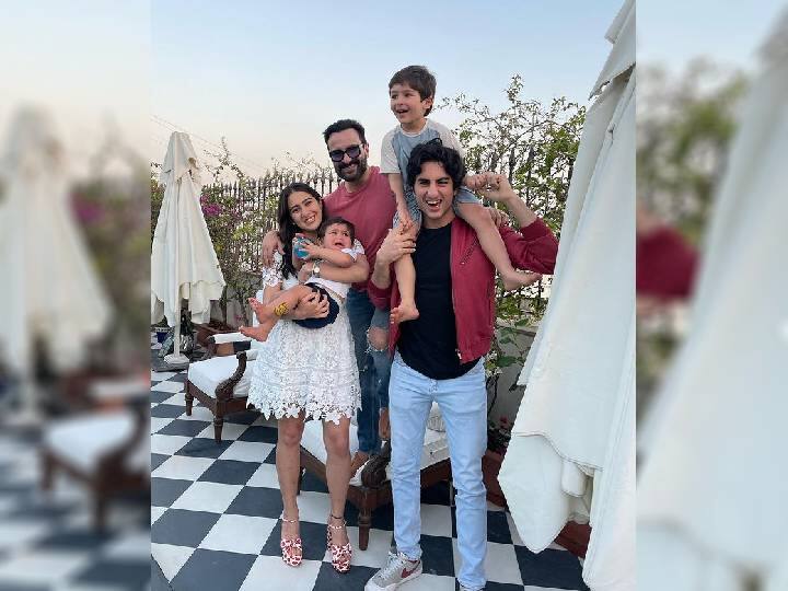 या फोटोमध्ये जेहला साराने उचलून घेतले आहे आणि तैमूर इब्राहिमच्या खांद्यावर दिसत आहे, तर सैफ अली खान मध्यभागी मुलांच्या आनंदात सहभागी होताना दिसत आहे.