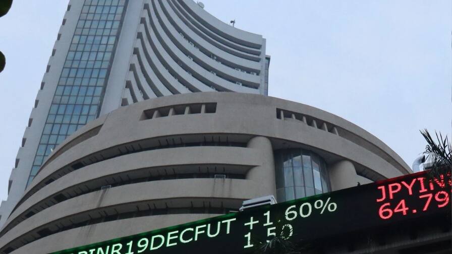 Stock Market Update: গা-ঝাড়া দিয়ে ওঠার ইঙ্গিত শেয়ার সূচকের, সেনসেক্স বাড়ল ৪০০ পয়েন্ট, নিফটি পেরোল ১৬,১০০ share Market Update: stock market opening with good gains sensex nifty surges Stock Market Update: গা-ঝাড়া দিয়ে ওঠার ইঙ্গিত শেয়ার সূচকের, সেনসেক্স বাড়ল ৪০০ পয়েন্ট, নিফটি পেরোল ১৬,১০০