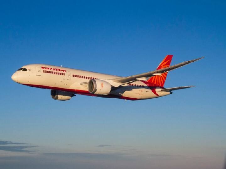 Tata's Air India special flight departs to bring Indian nationals stranded in Ukraine Air India: பெரும் பதற்றம்.. உக்ரைன் நாட்டில் இருக்கும் இந்தியர்களை அழைத்து வரச்சென்ற ஏர் இந்தியா விமானம்..