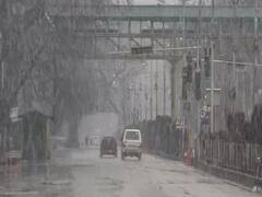 Jammu-Kashmir Weather Report: जम्मू-कश्मीर में चढ़ने लगा है पारा और ठंड में आई कमी, बारिश और बर्फबारी का दौर जारी