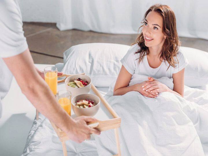 vastu tips know the right direction when eating food vastu rules of eating food इस दिशा में मुख करके भोजन करने से घट जाती है उम्र, वास्तु से संबंधित जान लें ये जरूरी नियम