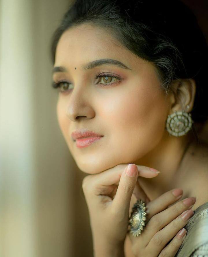 அடியே சூடான மழையே கொடைக்குள் நனஞ்சுக்கலாமா