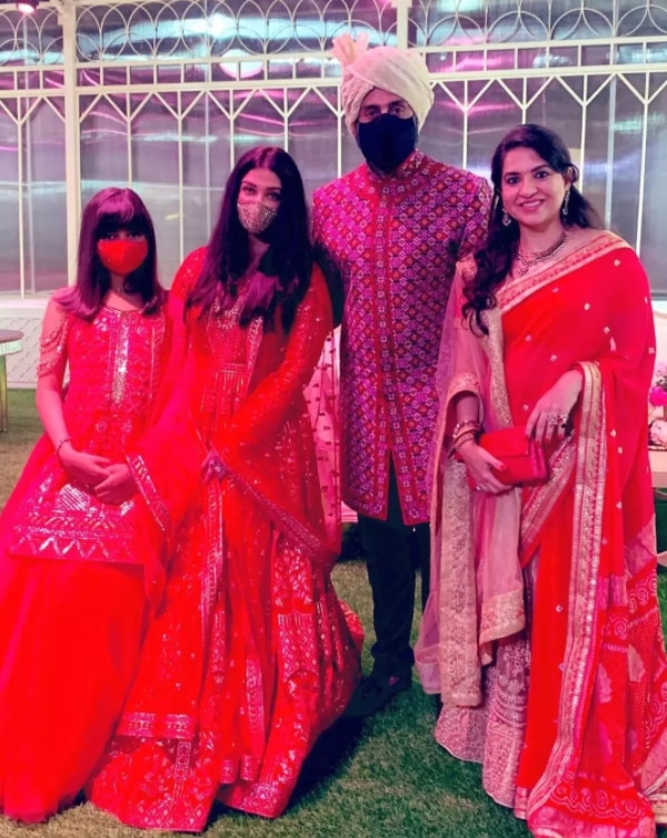 Picture Perfect! Aishwarya Rai-Abhishek Bachchan & Their Daughter Aaradhya Pose In Red At Anmol Ambani's Wedding