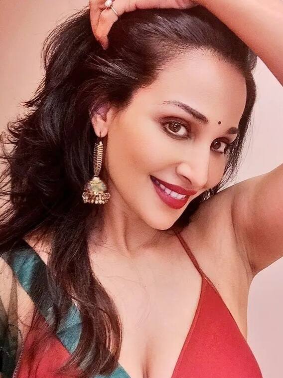 लिम्का बुक ऑफ रिकॉर्ड्स में भी दर्ज है 'गंदी बात' फेम फ्लोरा का नाम