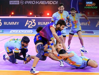 प्रो कबड्डी लीग सीजन 8 की ये हैं सबसे बेहतरीन डिफेंडर्स की जोड़ियां, जिन्होंने विरोधी रेडर्स को चटाई है धूल