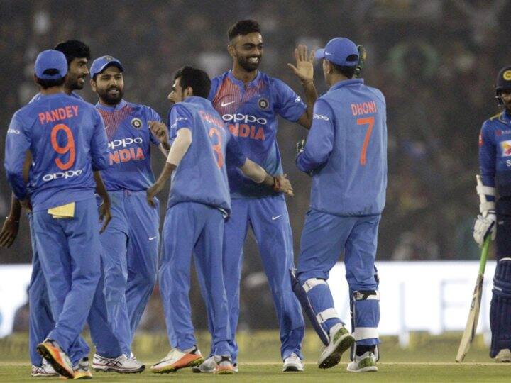 india biggest win against sri lanka Cuttack t20 rohit sharma ms dhoni manish pandey IND vs SL: जब टीम इंडिया को टी20 में रोहित ने श्रीलंका पर दिलाई थी अब तक की सबसे बड़ी जीत, धोनी ने खेली थी तूफानी पारी