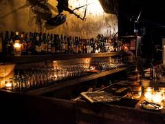 Noida: नाइट कर्फ्यू हटने के बाद वीकेंड पर नाइट क्लब में झूमे लोग, मालिकों के चेहरे पर लौटी रौनक