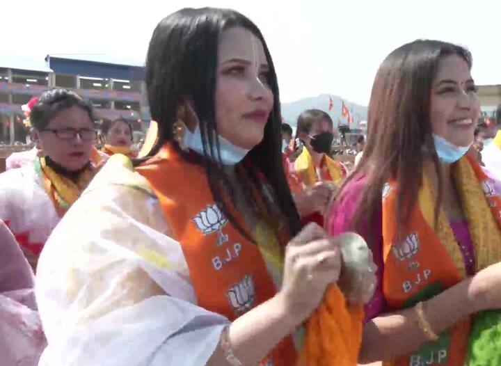 पीएम मोदी ने आगे कहा- कांग्रेस पार्टी ने पूर्वोत्तर के लोगों की भावनाओं, यहां के लोगों की तकलीफों को कभी समझ ही नहीं पाई. ये NDA की सरकार है जो पूर्वोत्तर को अष्ठ लक्ष्मी मानते हुए, भारत के विकास का ग्रोथ इंजन मानते हुए, काम कर रही है.