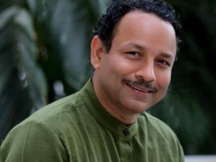 अनुराग भदौरिया समाजावादी पार्टी के युवा और कद्दावर नेता हैं. वह फिलहाल पार्टी के राष्ट्रीय प्रवक्ता हैं. इन्हें सपा अध्यक्ष अखिलेश यादव का करीबी माना जाता है. अनुराग लखनऊ पूर्वी विधानसभा सीट से पार्टी प्रत्याशी हैं.