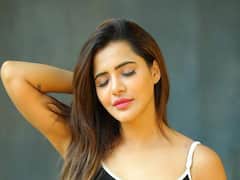 Ashu Reddy: అయ్యో... అషూరెడ్డి షర్టు మరీ అలా చిరిగిపోయిందేంటి?