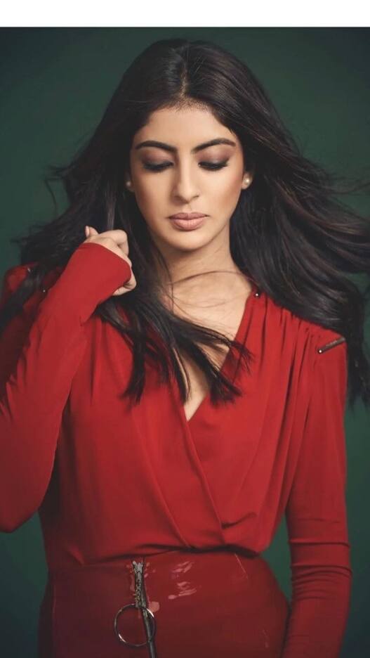 નવ્યા નવેલી નંદાનો ગોર્જિયશ લૂક્સ