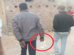 Bihar Liquor Ban: 'हां, दारू पीने आए हैं...', नालंदा में खुलेआम शराब लेकर जा रहे शख्स का Video Viral, पुलिस ने कार्रवाई कही बात