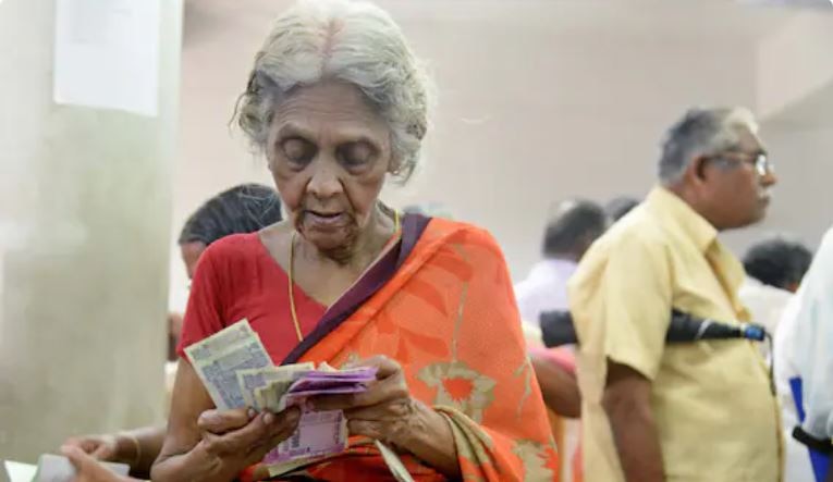 EPFO bonus: PF অ্যাকাউন্টে আছে ৫০,০০০ টাকার অতিরিক্ত বোনাস, আপনি জানতেন কি ?