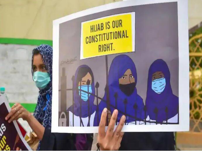 Karnataka high Court hearing petitions challenging ban on hijab in Educational institutes Hijab Row : ਕਰਨਾਟਕ ਹਾਈਕੋਰਟ 'ਚ ਸੁਣਵਾਈ, ਸਰਕਾਰ ਨੇ ਕਿਹਾ- ਕੈਂਪਸ ਦੇ ਅੰਦਰ ਹਿਜਾਬ ਪਹਿਨਣ 'ਤੇ ਕੋਈ ਰੋਕ ਨਹੀਂ