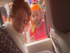 WATCH: कांग्रेस नेता का दावा- BJP की रैली से लौट रहे लोगों ने प्रियंका गांधी के साथ क्लिक की सेल्फी, मांगा मैनिफेस्टो