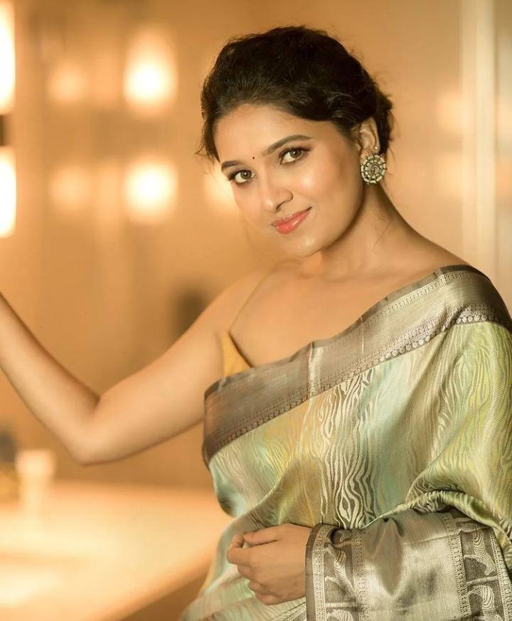 கொலுசு போட்ட காலிலே தாளம் போட்டுக்கலாமா