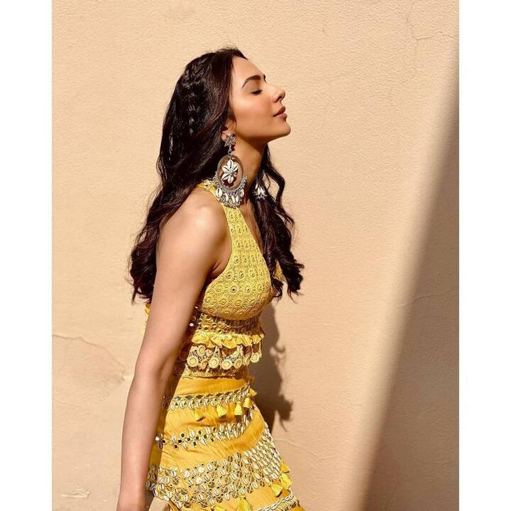 ఈ మధ్యకాలంలో రకుల్ బాలీవుడ్ లో వరుస సినిమాలు చేస్తోంది. (Photo Courtesy: Rakul Instagram)