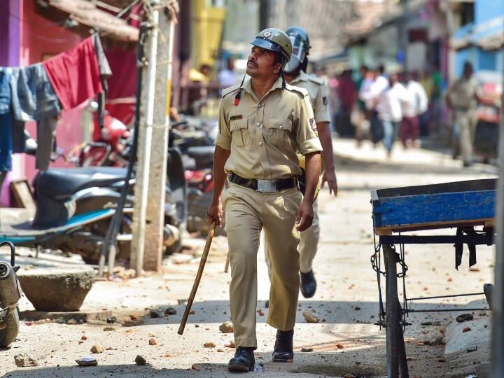 Karnataka On Alert as Hanuman Chalisa vs Azaan Loudspeaker Row Intensifies Govt Says Warns of Action Loudspeaker Row: కర్ణాటకలో హై అలర్ట్-  'హనుమాన్ చాలీసా vs అజాన్'- పోలీసులు పరేషాన్!