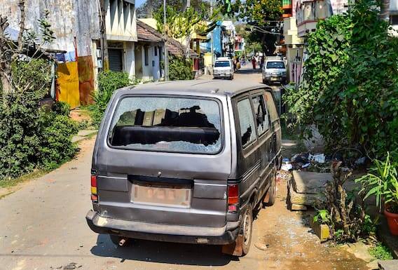 આ ઘટના ત્યારે બની જ્યારે કેટલાક બદમાશોએ કડક સુરક્ષા વ્યવસ્થા વચ્ચે અંતિમ સંસ્કાર દરમિયાન પથ્થરમારો કર્યો હતો. કેટલાક વાહનોને સળગાવવા અને નુકસાન કરવા ઉપરાંત કેટલીક દુકાનોમાં તોડફોડની માહિતી પણ સામે આવી છે.