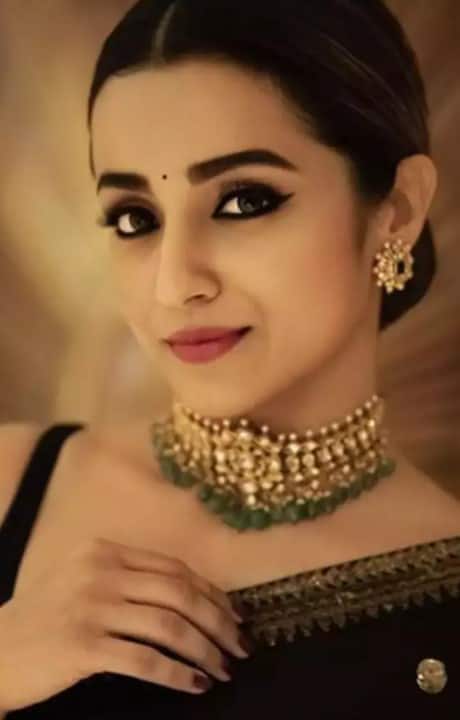 ஒன்னோட கண்ண பொத்தி கண்ணாமூச்சி ஆட வரேன்