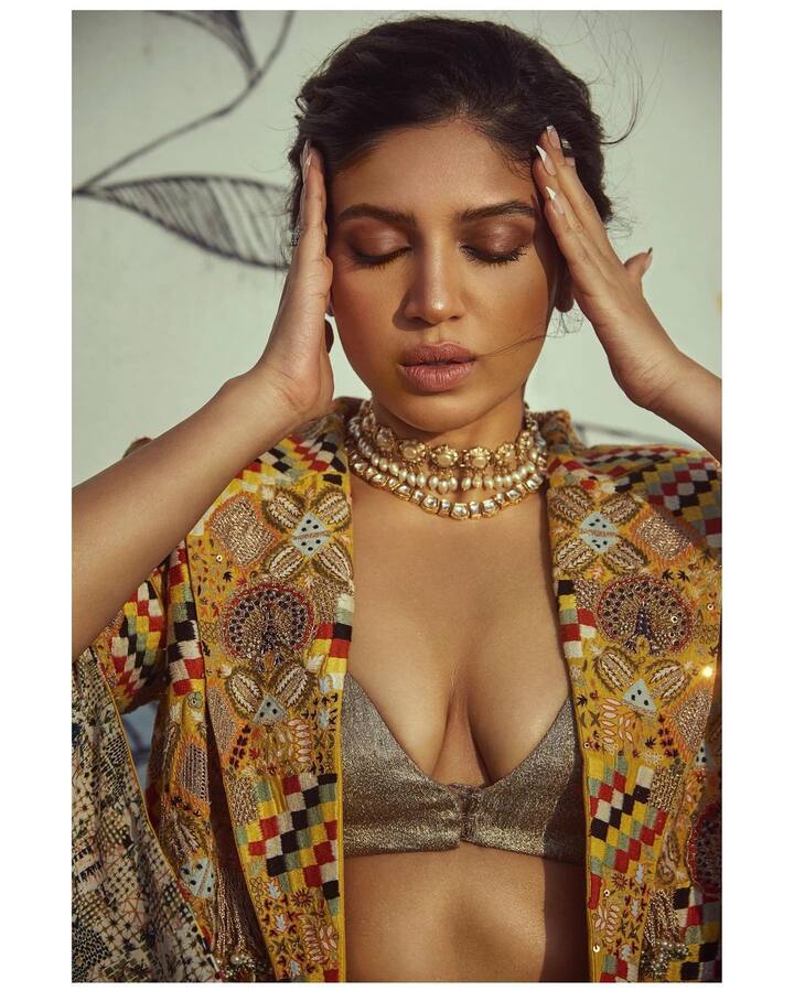Bhumi looks stunning with a bralette and a highly embroidered blazer. (Image: Instagram/bhumipednekar)