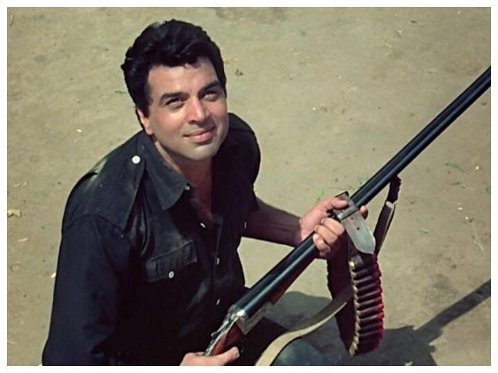 Dharmendra के कहने पर डायरेक्टर ने बदल दिया था 'शोले' का ये सीन, कई सालों बाद खोला था राज Because of Dharmendra the director had changed this scene of Sholay the secret was opened after many years Dharmendra के कहने पर डायरेक्टर ने बदल दिया था 'शोले' का ये सीन, कई सालों बाद खोला था राज