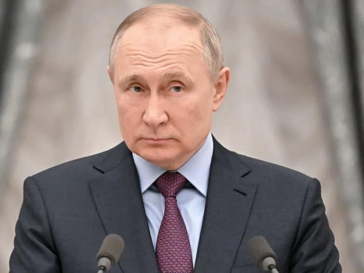 Ukraine Crisis: Russia's President Putin announces a 'military operation' in Ukraine Ukraine Crisis: रूसी राष्ट्रपति पुतिन ने यूक्रेन के खिलाफ दिया सैन्य कार्रवाई का आदेश, कहा- हथियार डाले यूक्रेन की सेना