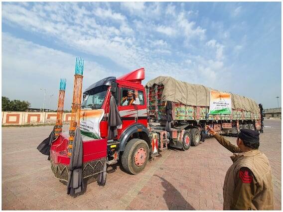 વિદેશ મંત્રાલયે જણાવ્યું છે કે 22 ફેબ્રુઆરીએ અમૃતસરમાં એક કાર્યક્રમમાં 50 ટ્રકમાં 2500 મેટ્રિક ટન ઘઉંનો પહેલો કન્સાઈનમેન્ટ માનવીય સહાયતાના ભાગરૂપે પાકિસ્તાન થઈને અફઘાનિસ્તાનમાં રવાના કરવામાં આવ્યો હતો.