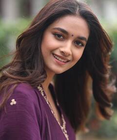 Keerthy suresh pics: ஓய் செல்பி...கீர்த்தி சுரேஷின் லேட்டஸ்ட் க்ளிக்ஸ்