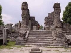 Jammu-Kashmir Tourist Place: जम्मू-कश्मीर जाएं तो Pulwama जरूर घूमें, जानिए कौन-कौन सी हैं देखने की जगहें