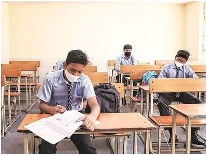 Maharashtra  HSC Board Exam  Twelth standard examination will start from tomorrow, home center facility in every college HSC Board Exam :  उद्यापासून बारावीच्या परीक्षा , प्रत्येक महाविद्यालय परीक्षा केंद्र अन् बरंच काही; 'हे' आहेत नवे बदल