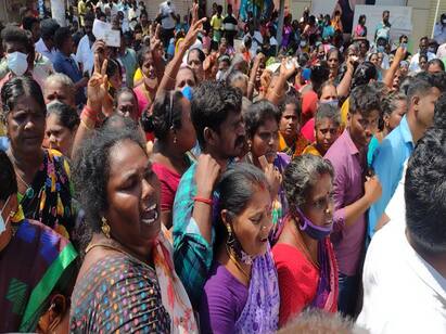 Local body elections: Voter irregularities - AIADMK protest in Cuddalore வாக்கு எண்ணிக்கையில் முறைகேடு? : கடலூரில் அதிமுக போராட்டம்