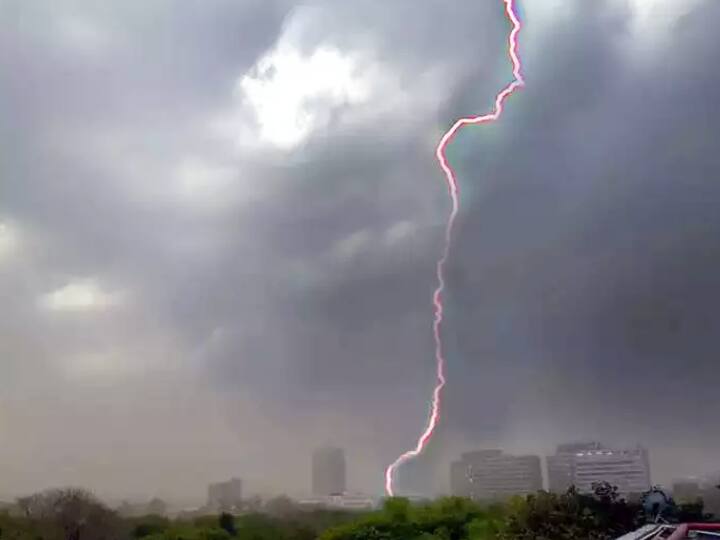 Bihar Weather News: Rain alert and lighting strike in many districts of Bihar, Patna Meteorological Department release Yellow alert ann Bihar Weather Alert: बिहार के कई जिलों में होगी बारिश, पटना के मौसम विभाग ने दी चेतावनी, प्रदेश में येलो अलर्ट जारी