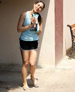 हाय-हैलो छोड़ सारा अली खान ने नमस्ते को बनाया लेटेस्ट ट्रेंड, गंगूबाई काठियावाड़ी की रिलीज से पहले आलिया भट्ट भी खूब जोड़ रही हैं हाथ