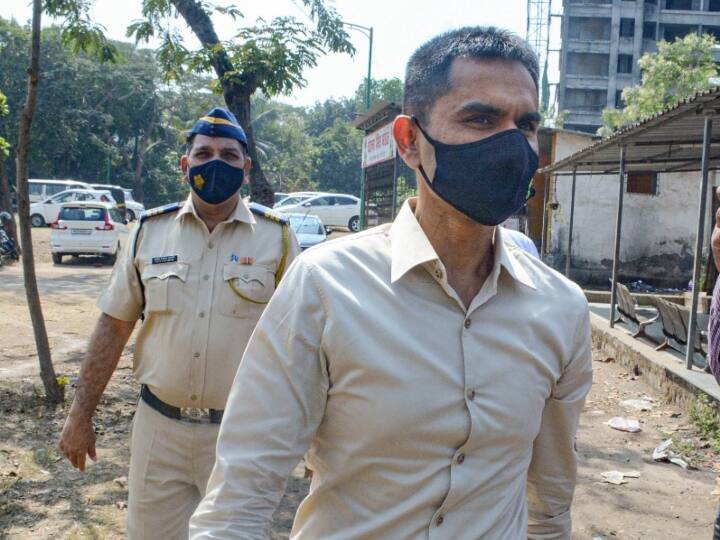 Former Mumbai NCB director Sameer Wankhede appeared before the Thane police know in detail मुंबई एनसीबी के पूर्व निदेशक समीर वानखेड़े पुलिस के सामने पेश हुए, जानें क्या है मामला