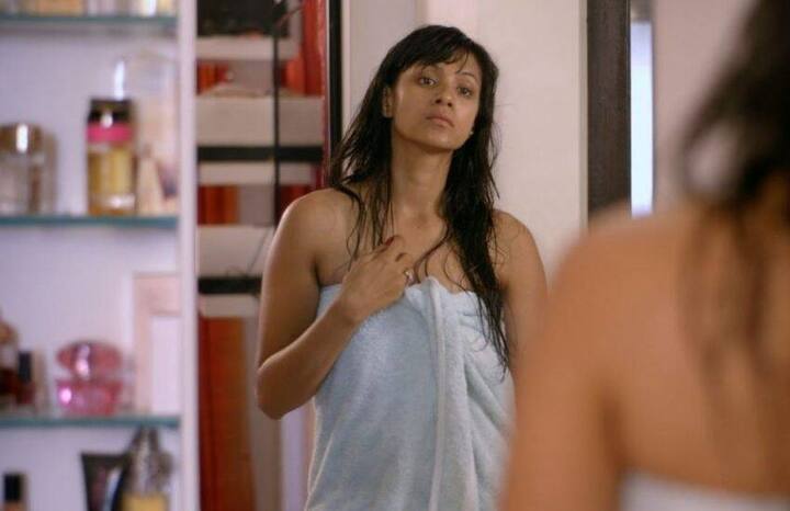 एक्ट्रेस बरखा वशिष्ठ टीवी के पॉपुलर शो प्यार के दो नाम एक राधा और एक श्याम में नजर आई थीं. वेब सीरीज साहिबा से बरखा ने ओटीटी पर डेब्यू किया था.