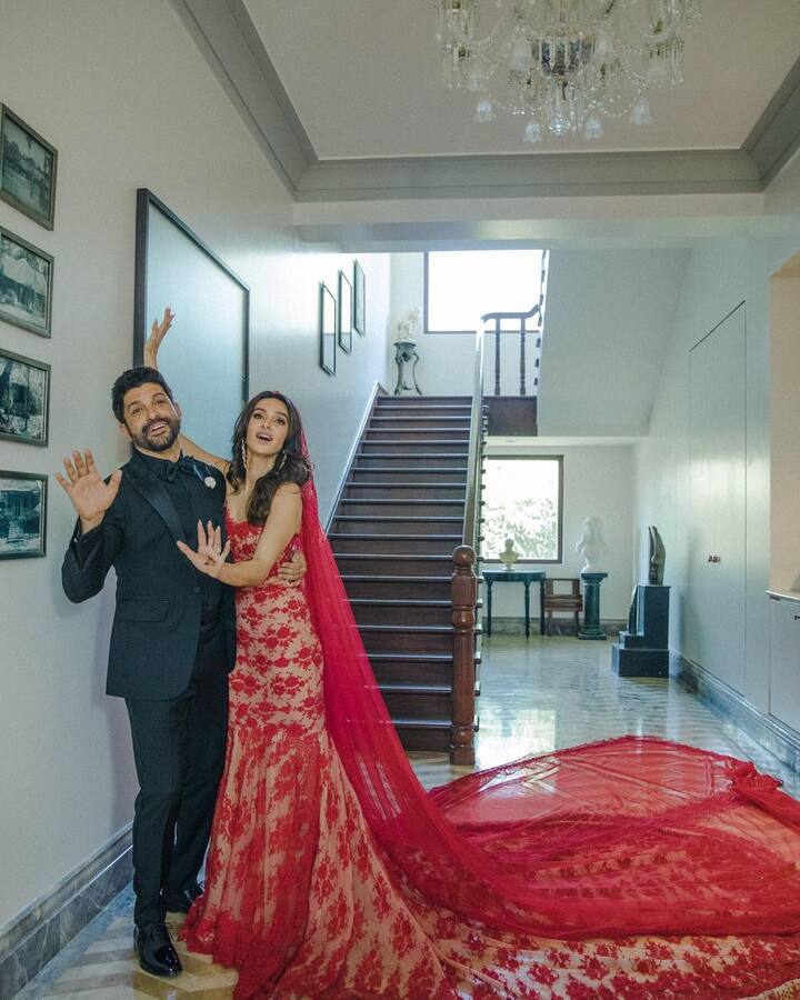 अधुना आणि फरहाननं 2000 मध्ये लग्नगाठ बांधली होती. (photo:shibanidandekar/ig)