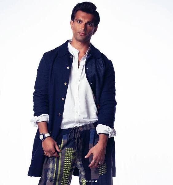 আজ জন্মদিন বলিউড অভিনেতা কর্ণ সিংহ গ্রোভারের। ছোট পর্দা থেকে উঠে আসা এই অভিনেতা পরবর্তীকালে বড় পর্দাতেও বেশ কিছু ছবিতে কাজ করেছেন। সম্প্রতি তাঁকে বেশ কিছু ওয়েব সিরিজেও দেখা গিয়েছএ। স্ত্রী বিপাশা বসুর সঙ্গে জুটি বেঁধে রুপোলি পর্দায় মুক্তি পেয়েছে তাঁর ছবি 'অ্যালোন'। আজ তাঁর জন্মদিনে জেনে নেওয়া যাক অজানা কিছু তথ্য।