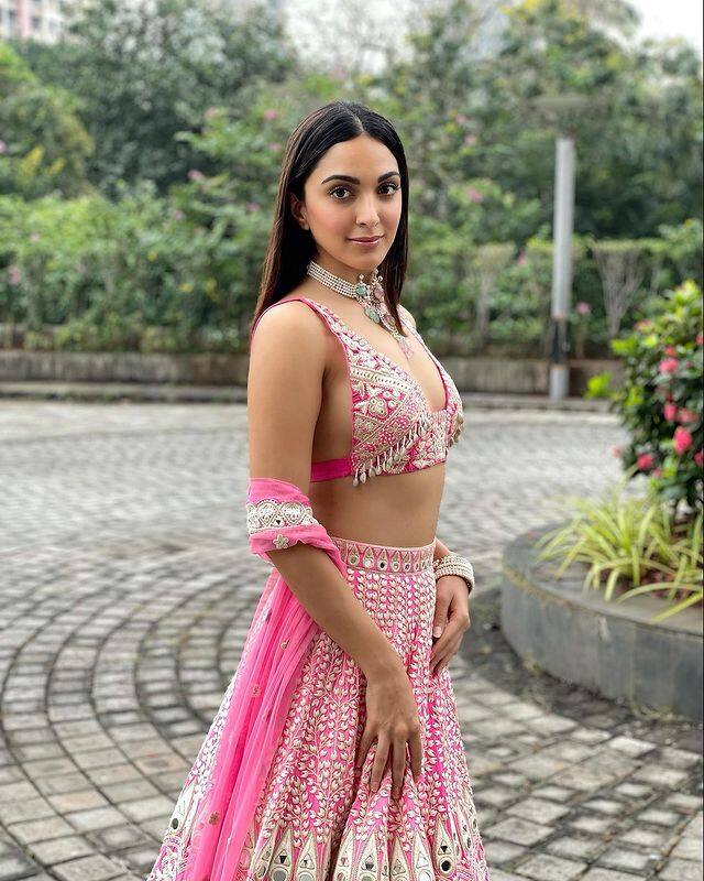 ఇదిలా ఉండగా తాజాగా కియారాకి సంబంధించిన కొన్ని ఫొటోలు సోషల్ మీడియాలో వైరల్ అవుతున్నాయి.  (Courtesy : Kiara Advani Instagram)