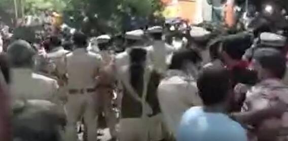 Karman ghat High tension: గోవుల తరలింపు వివాదం...గోరక్షక్ ఆందోళన..లాఠీఛార్జ్| ABP Desam