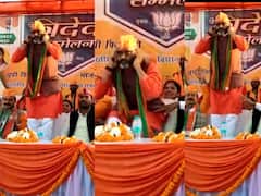 UP Election: BJP विधायक ने कान पकड़कर लगाई उठक-बैठक, जनता से इस बात के लिए मांगी माफी