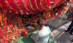 UP Election 2022: प्रचार से पहले मरी माता मंदिर में दर्शन करने पहुंची Priyanka Gandhi, देखिए ये तस्वीरें