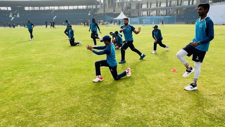 হায়দরাবাদ ম্যাচের আগের দিন বাংলা কোচ অরুণ লাল বলেছেন যে ম্যাচের দিন সকালেই প্রয়ােজনে একাদশে বদল আনা হতে পারে। তবে সেই সম্ভাবনা খুবই কম।
