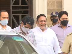 गिरफ्तारी के बाद इस अंदाज में नजर आए महाराष्ट्र सरकार के मंत्री नवाब मलिक, बोले- लड़ूंगा, डरूंगा नहीं