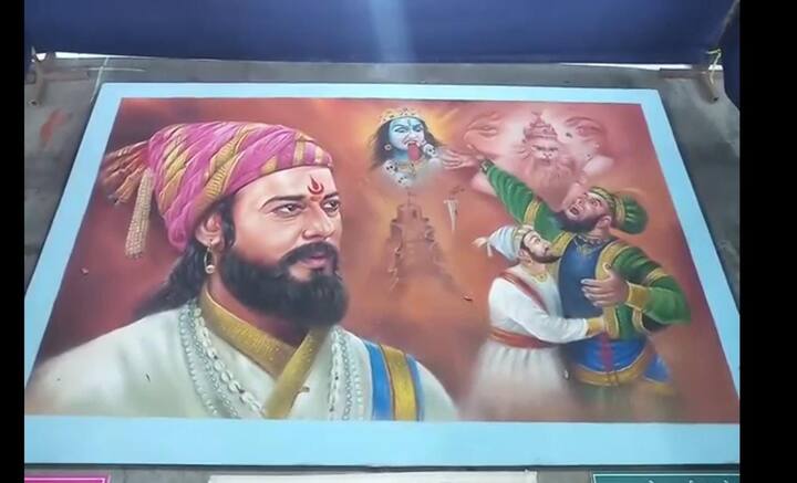 सांगलीतील  शांतिनिकेतन लोकविद्यापीठमध्ये लोकोत्सवानिमित्त इतिहासातील अनेक चित्तथरारक प्रसंग  रांगोळीतून रेखाटण्यात आले आहे.